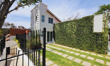 Venta CASA MAGNOLIA VIP con alberca, enorme jardín, vistas panorámicas, cómoda, moderna, amueblada y equipada.