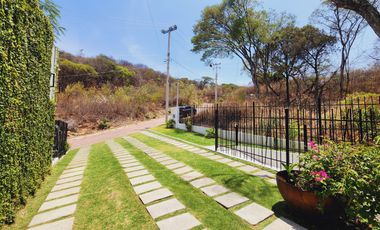 Venta CASA MAGNOLIA VIP con alberca, enorme jardín, vistas panorámicas, cómoda, moderna, amueblada y equipada.