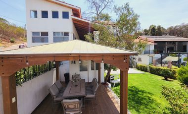 Venta CASA MAGNOLIA VIP con alberca, enorme jardín, vistas panorámicas, cómoda, moderna, amueblada y equipada.