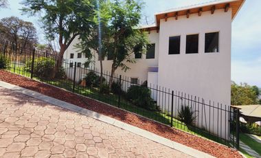 Venta CASA MAGNOLIA VIP con alberca, enorme jardín, vistas panorámicas, cómoda, moderna, amueblada y equipada.