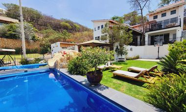 Venta CASA MAGNOLIA VIP con alberca, enorme jardín, vistas panorámicas, cómoda, moderna, amueblada y equipada.