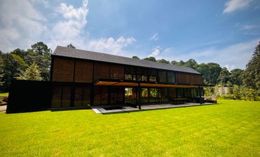 CASA EN PREVENTA EN VALLE DE BRAVO ZONA DE BOSQUE A SOLO 10 MINUTOS DE AVANDARO