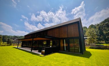 CASA EN PREVENTA EN VALLE DE BRAVO ZONA DE BOSQUE A SOLO 10 MINUTOS DE AVANDARO