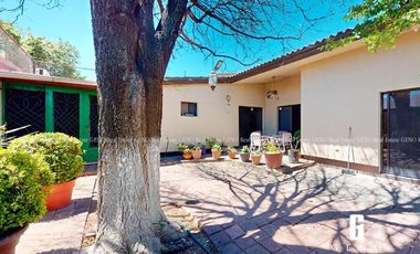 CASA EN VENTA DE UNA PLANTA CON PANELES SOLARES Y JARDIN FRONTAL + TRASERO