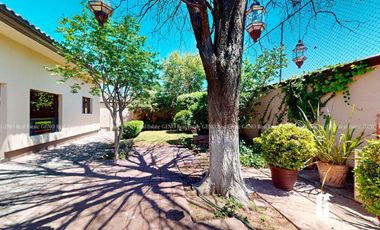 CASA EN VENTA DE UNA PLANTA CON PANELES SOLARES Y JARDIN FRONTAL + TRASERO