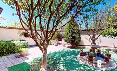 CASA EN VENTA DE UNA PLANTA CON PANELES SOLARES Y JARDIN FRONTAL + TRASERO