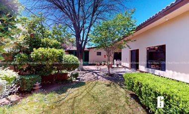 CASA EN VENTA DE UNA PLANTA CON PANELES SOLARES Y JARDIN FRONTAL + TRASERO