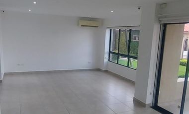 Samborondon, Renta de Departamento 3 Dormitorios sin mueble Vista Al Rio