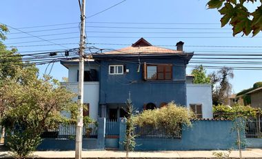 Se Vende Casa 2 Pisos, no pareada en Ñuñoa 5 Dormitorios 3 Baños Pscina