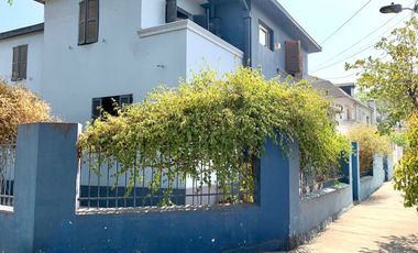 Se Vende Casa 2 Pisos, no pareada en Ñuñoa 5 Dormitorios 3 Baños Pscina