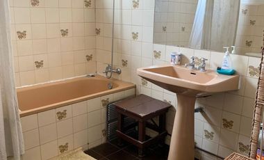 Se Vende Casa 2 Pisos, no pareada en Ñuñoa 5 Dormitorios 3 Baños Pscina