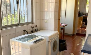 Se Vende Casa 2 Pisos, no pareada en Ñuñoa 5 Dormitorios 3 Baños Pscina