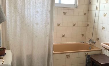 Se Vende Casa 2 Pisos, no pareada en Ñuñoa 5 Dormitorios 3 Baños Pscina