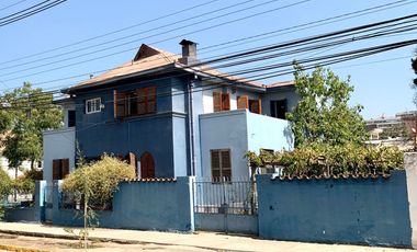 Se Vende Casa 2 Pisos, no pareada en Ñuñoa 5 Dormitorios 3 Baños Pscina