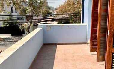 Se Vende Casa 2 Pisos, no pareada en Ñuñoa 5 Dormitorios 3 Baños Pscina