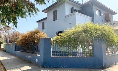 Se Vende Casa 2 Pisos, no pareada en Ñuñoa 5 Dormitorios 3 Baños Pscina