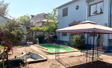 Se Vende Casa 2 Pisos, no pareada en Ñuñoa 5 Dormitorios 3 Baños Pscina