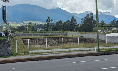 Terreno de venta en Otavalo al filo de la panamericana norte, 2500 m2