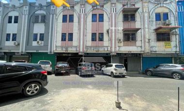 2 Shophouses with 3.5 Floors Next to Grand Batam Mall for Sale
