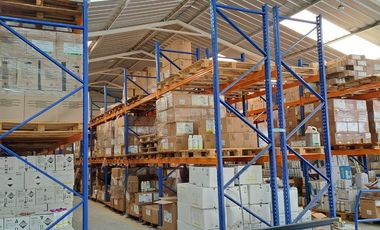 VENTA O ARRIENDO BODEGA EN CARAPUNGO, FUERA DE PICO Y PLACA