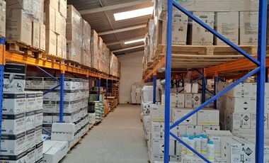 VENTA O ARRIENDO BODEGA EN CARAPUNGO, FUERA DE PICO Y PLACA