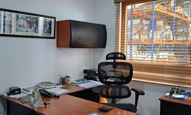 VENTA O ARRIENDO BODEGA EN CARAPUNGO, FUERA DE PICO Y PLACA
