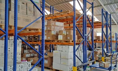 VENTA O ARRIENDO BODEGA EN CARAPUNGO, FUERA DE PICO Y PLACA
