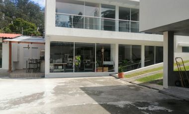 VENTA DE QUINTA CON PISCINA DE AGUA TERMAL EN VALLE DE LOS CHILLOS, LA MERCED.