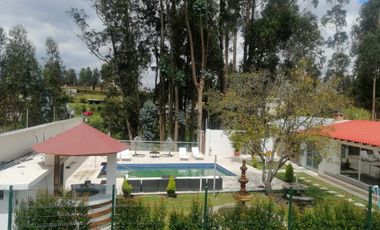 VENTA DE QUINTA CON PISCINA DE AGUA TERMAL EN VALLE DE LOS CHILLOS, LA MERCED.