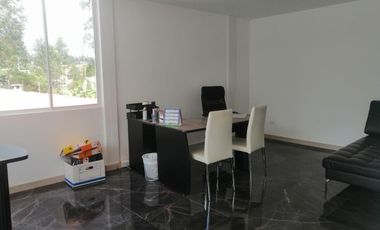 VENTA DE QUINTA CON PISCINA DE AGUA TERMAL EN VALLE DE LOS CHILLOS, LA MERCED.