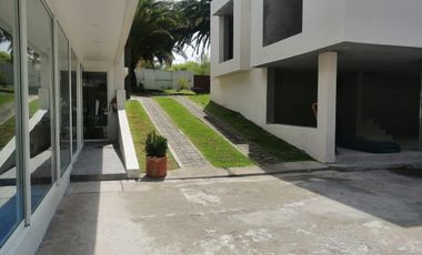 VENTA DE QUINTA CON PISCINA DE AGUA TERMAL EN VALLE DE LOS CHILLOS, LA MERCED.