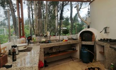 VENTA DE QUINTA CON PISCINA DE AGUA TERMAL EN VALLE DE LOS CHILLOS, LA MERCED.