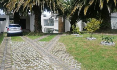 VENTA DE QUINTA CON PISCINA DE AGUA TERMAL EN VALLE DE LOS CHILLOS, LA MERCED.