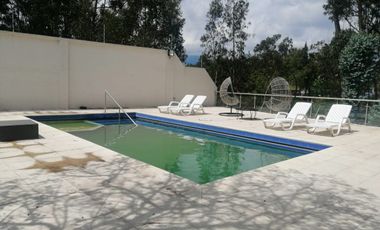 VENTA DE QUINTA CON PISCINA DE AGUA TERMAL EN VALLE DE LOS CHILLOS, LA MERCED.