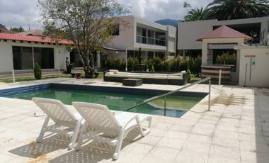 VENTA DE QUINTA CON PISCINA DE AGUA TERMAL EN VALLE DE LOS CHILLOS, LA MERCED.