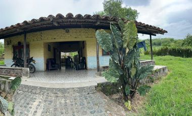 SE VENDE FINCA CON AMPLIO TERRENO EN LA VICTORIA, VALLE.
