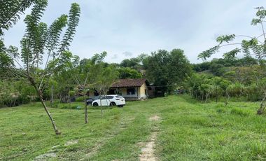 SE VENDE FINCA CON AMPLIO TERRENO EN LA VICTORIA, VALLE.