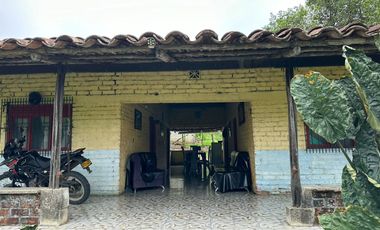 SE VENDE FINCA CON AMPLIO TERRENO EN LA VICTORIA, VALLE.
