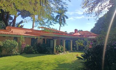 Amplia Casa De Un Nivel En Excelente Ubicación En Acapatzingo, Cuernavaca