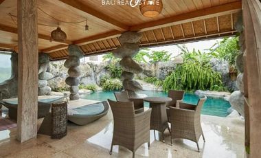 Leasehold 25 years Villa separate of 3 buildsings  with a designer swimming pool and sauna, surrounded by rice fields and mountain view in Ubud Bali