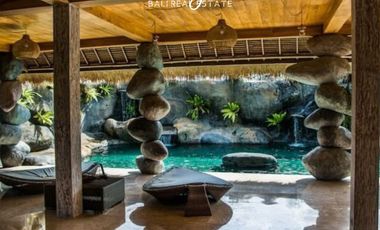 Leasehold 25 years Villa separate of 3 buildsings  with a designer swimming pool and sauna, surrounded by rice fields and mountain view in Ubud Bali