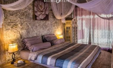 Leasehold 25 years Villa separate of 3 buildsings  with a designer swimming pool and sauna, surrounded by rice fields and mountain view in Ubud Bali