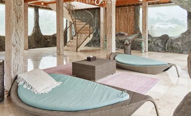 Leasehold 25 years Villa separate of 3 buildsings  with a designer swimming pool and sauna, surrounded by rice fields and mountain view in Ubud Bali