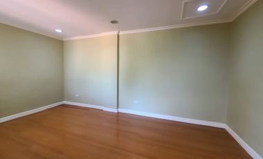 Townhouse for Sale or Rent in Cebu City, 4 Bedroom, gated in Lahug near JY Square mall.