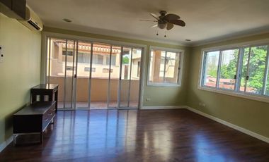 Townhouse for Sale or Rent in Cebu City, 4 Bedroom, gated in Lahug near JY Square mall.