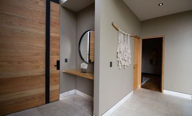 Casa con sauna, jacuzzi, jardín, rooftop en venta San Miguel de Allende.