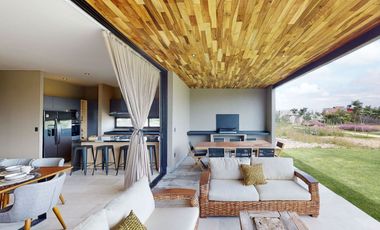 Casa con sauna, jacuzzi, jardín, rooftop en venta San Miguel de Allende.