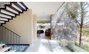 Casa con sauna, jacuzzi, jardín, rooftop en venta San Miguel de Allende.
