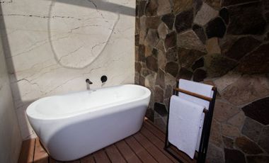 Casa con sauna, jacuzzi, jardín, rooftop en venta San Miguel de Allende.