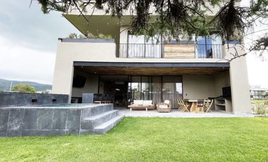 Casa con sauna, jacuzzi, jardín, rooftop en venta San Miguel de Allende.